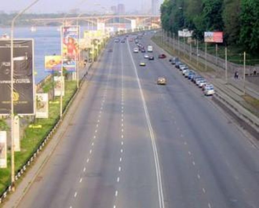 Закрывают движение транспорта на Набережном шоссе