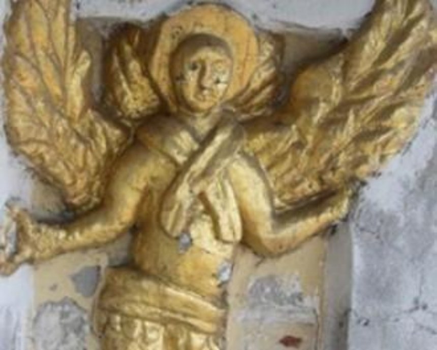 На стенах Лавры нашли затерянного ангела