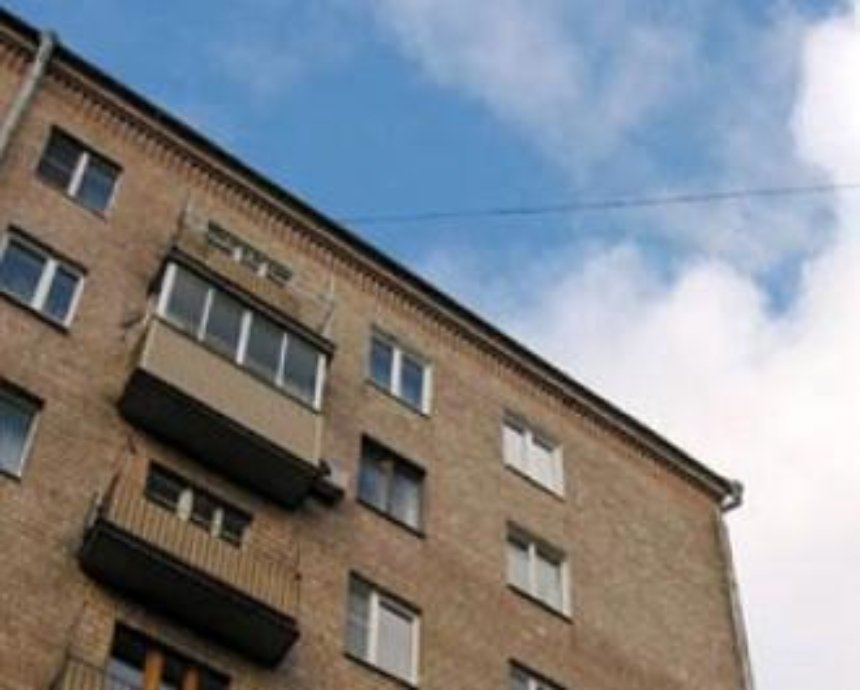 В Киеве девочка выжила после падения с высоты 8 этажа