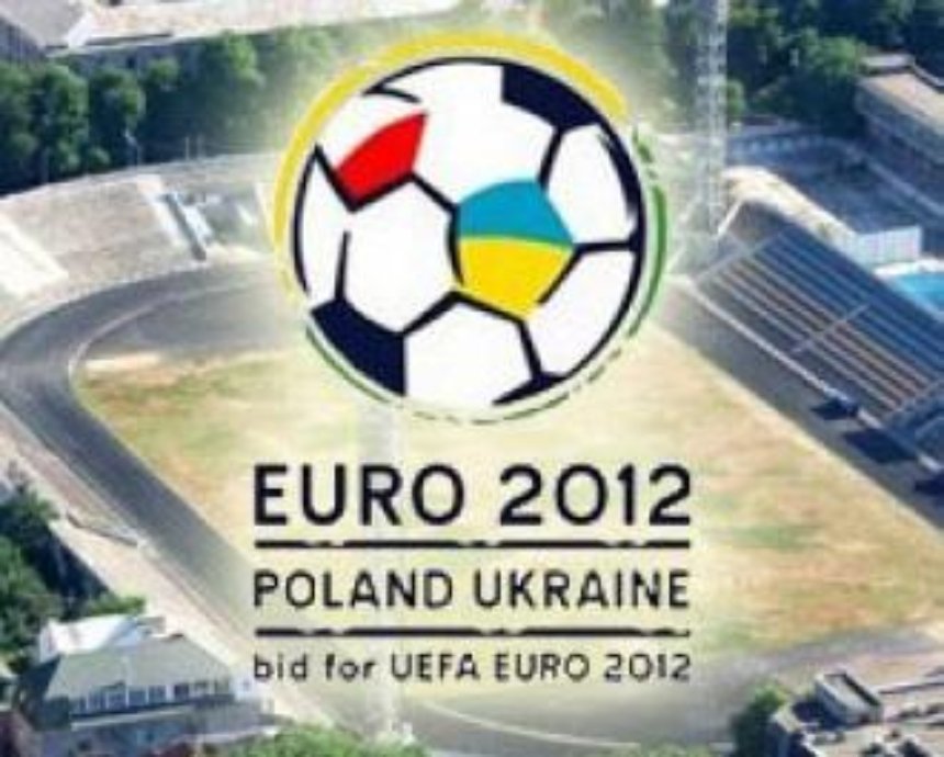 Около десятка футбольных клумб к ЕВРО высадят в столице