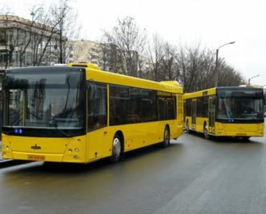 В Киеве более сотни автобусов не вышли на обычные маршруты