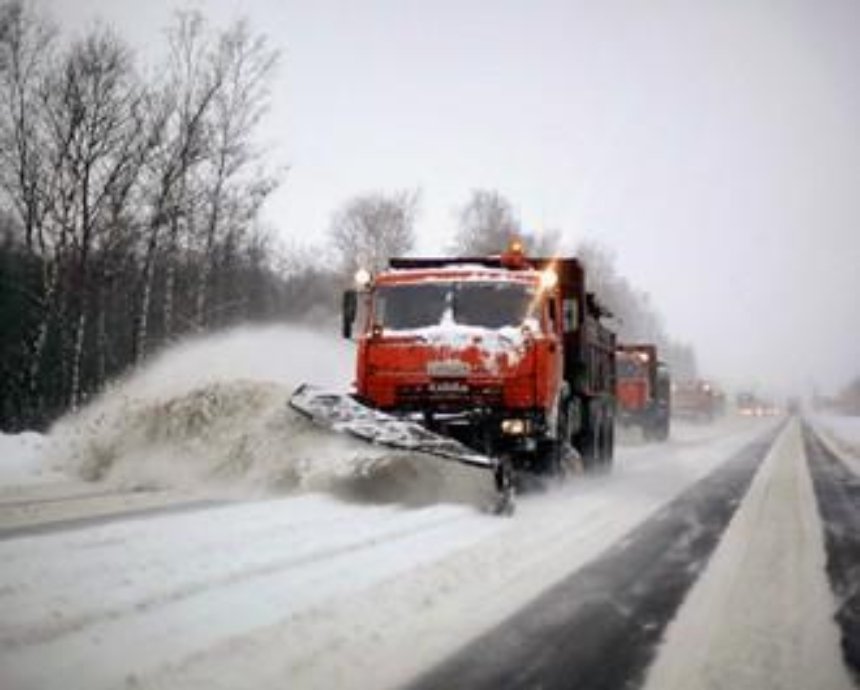 Киевавтодор вывел на борьбу со снегом 300 единиц техники