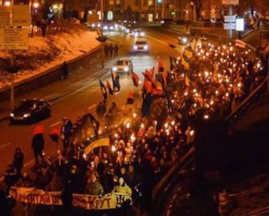 В Киеве провели факельное шествие в честь Героев Крут (фото)