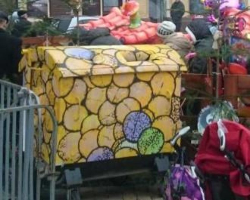 В Киеве появились мусорные баки "с мозгами" (фото)