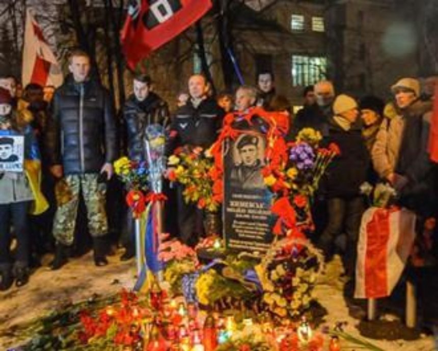 На Майдане вчера почтили память погибших (фото)