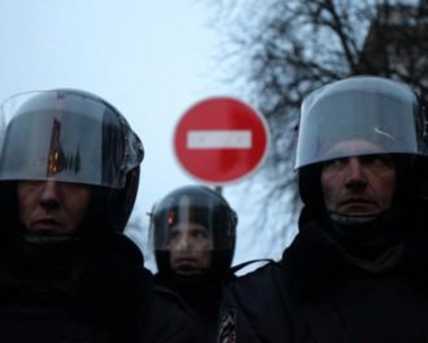 Киевским милиционерам выдадут шлемы с номерами