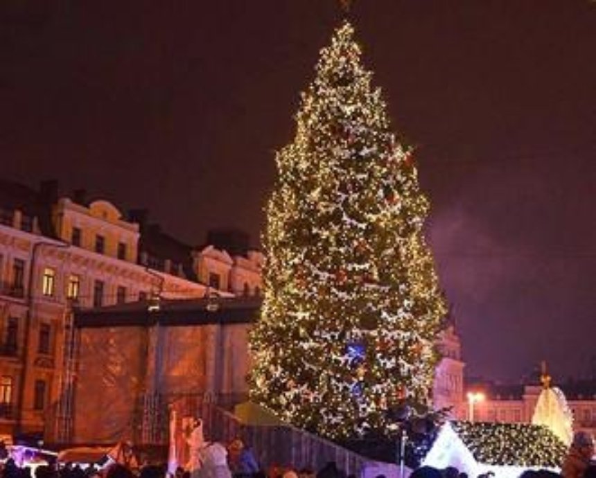 Завтра в Киеве разберут главную елку Украины