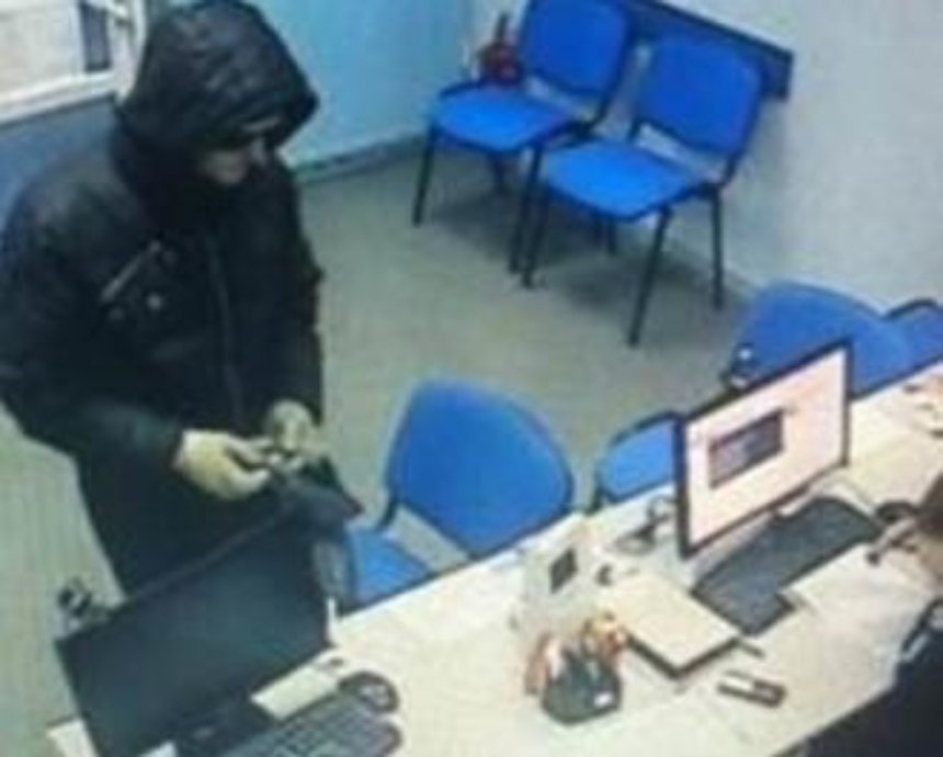 В Киеве серийный грабитель нападает на кредитные кафе