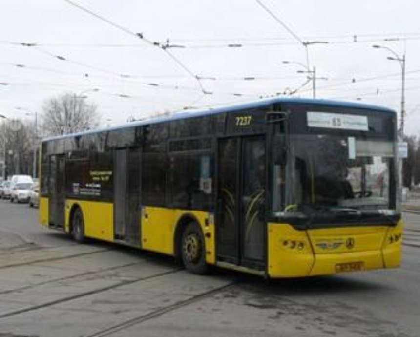 Киевлянин раскритиковал медленный автобус: нас обогнал экскаватор