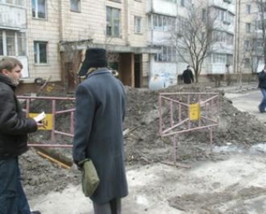 В Киеве прорвало водопровод, пять домов остались без воды
