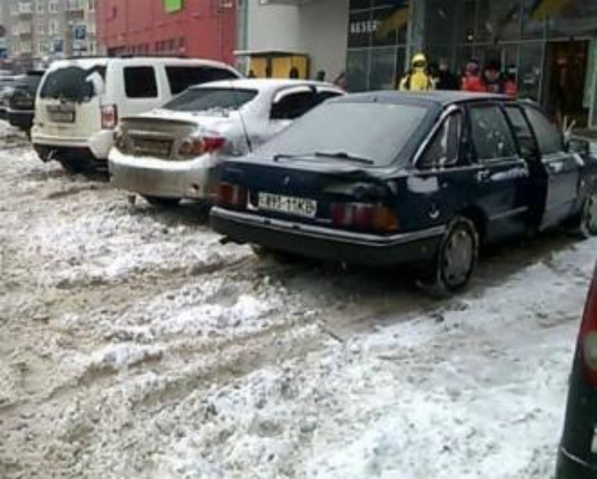 Полиция "зачистила" Киев от неправильно припаркованных машин