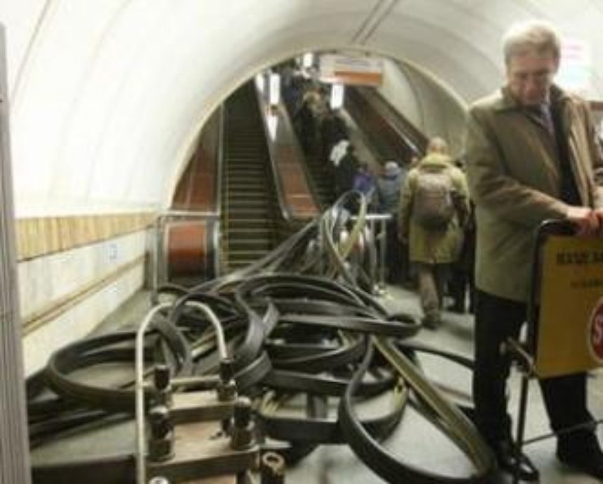 На станции метро "Университет" в Киеве закроют эскалатор