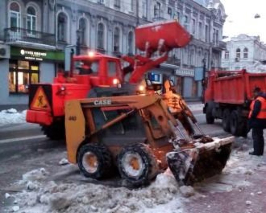 В Киеве за сутки коммунальщики вывезли на спецплощадки более 3 тыс. тонн снега (фото)
