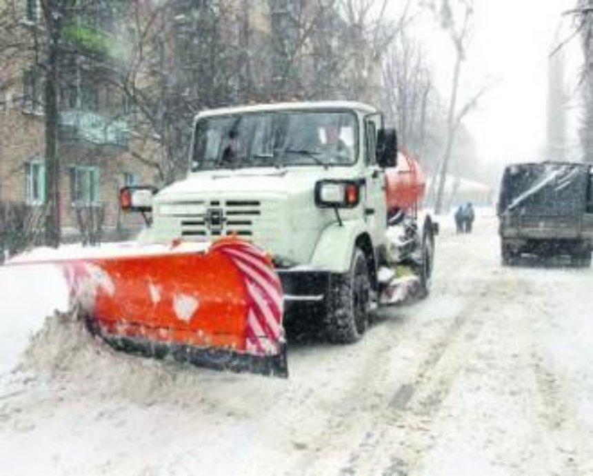 В Киеве неизвестные обстреляли снегоуборочную машину