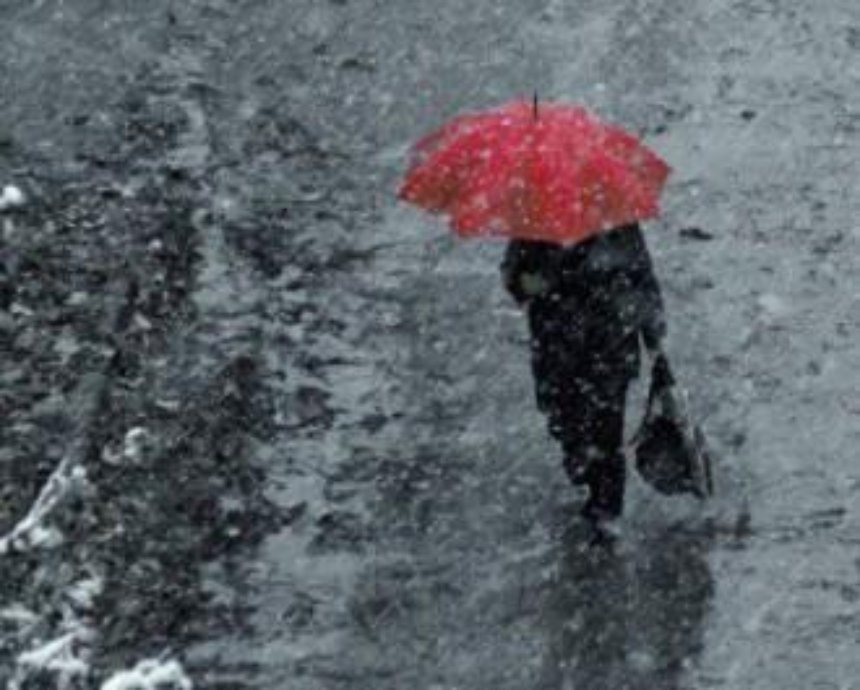 Завтра в Киеве ожидается небольшой мокрый снег, на дорогах гололедица