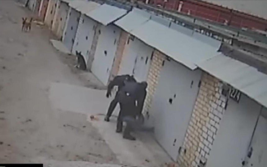 Полицейский скандал: столичные копы избили мужчину за видеосъемку