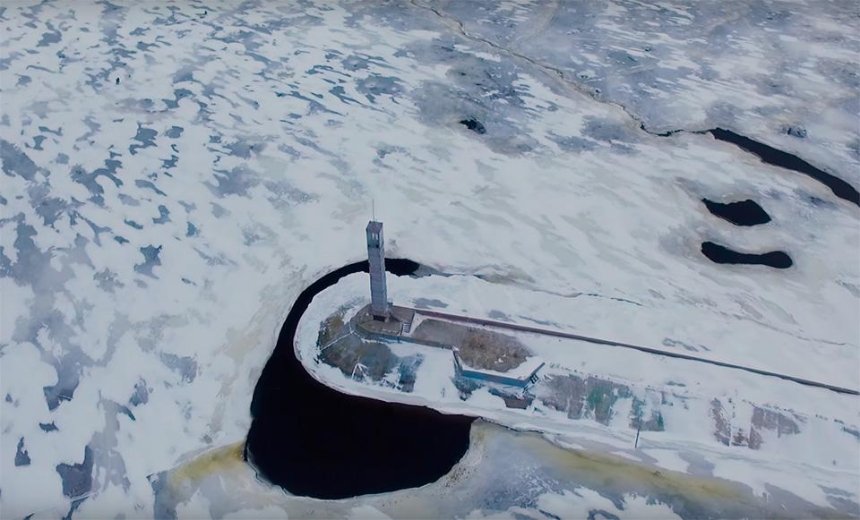 Белым-бело: появилось видео замерзшего Киевского моря с высоты птичьего полета