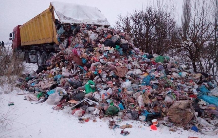 Далеко заехали: под Киевом снова пытались выгрузить "львовский мусор"
