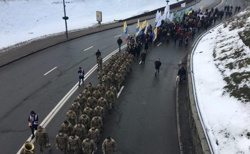 В столице состоялся марш в честь Героев Крут (фото)