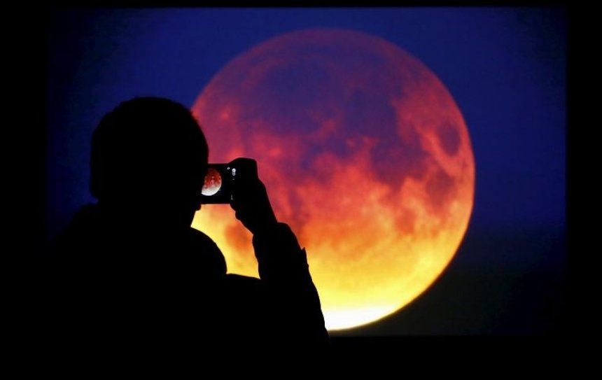 Суперлуние и лунное затмение: где можно посмотреть