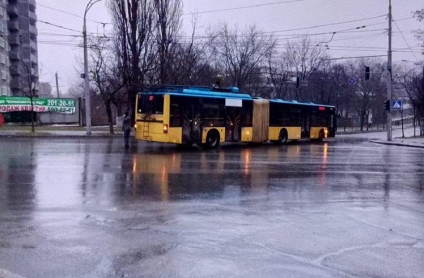 На Відрадному зупинилися тролейбуси (фото)