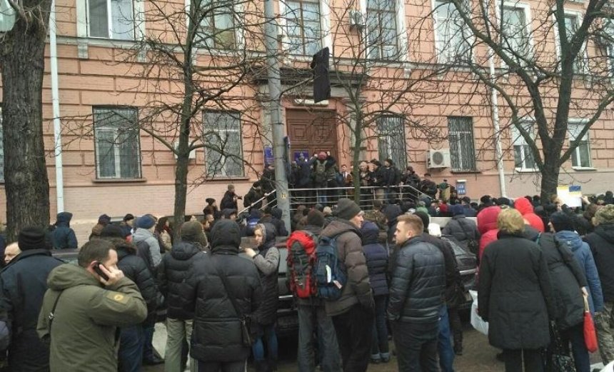 Убийство Ноздровской: активисты напали на начальника Нацполиции Киевской области (видео)