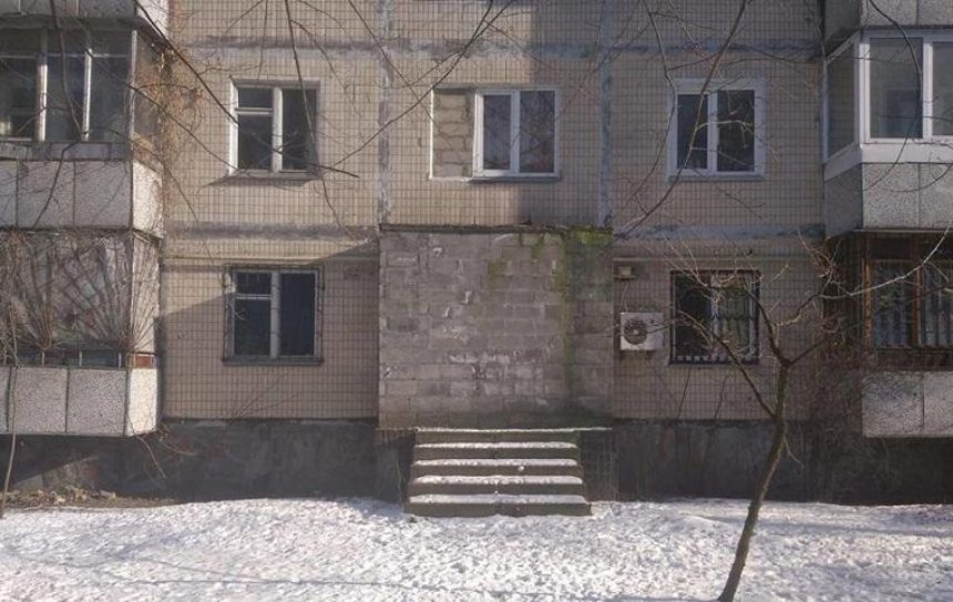 В одном из домов Киева замуровали подъезд 