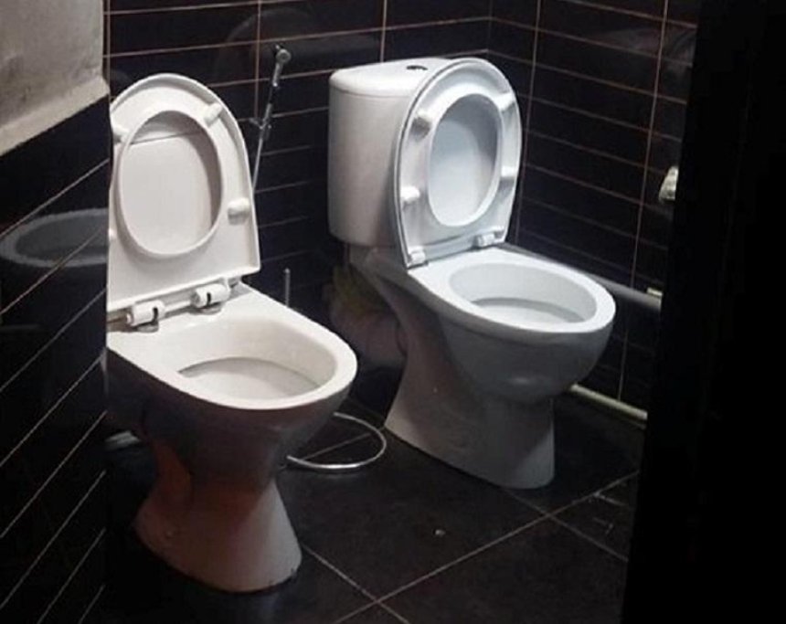 Кияни висміяли «парний» туалет в столичному ресторані (фото)