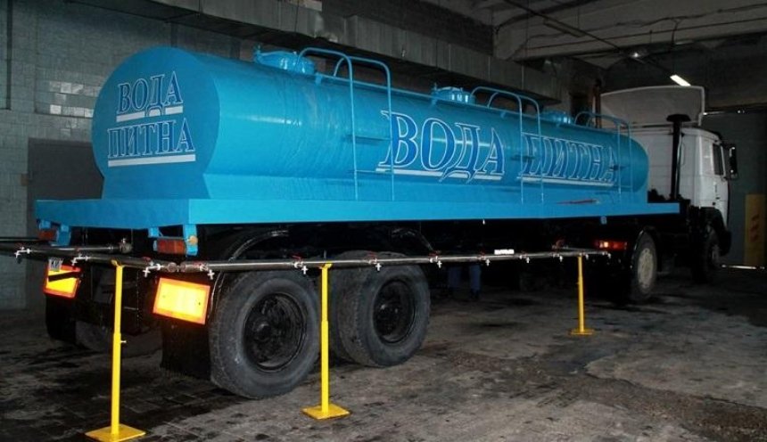 По Киеву будут развозить питьевую воду для освящения (фото)