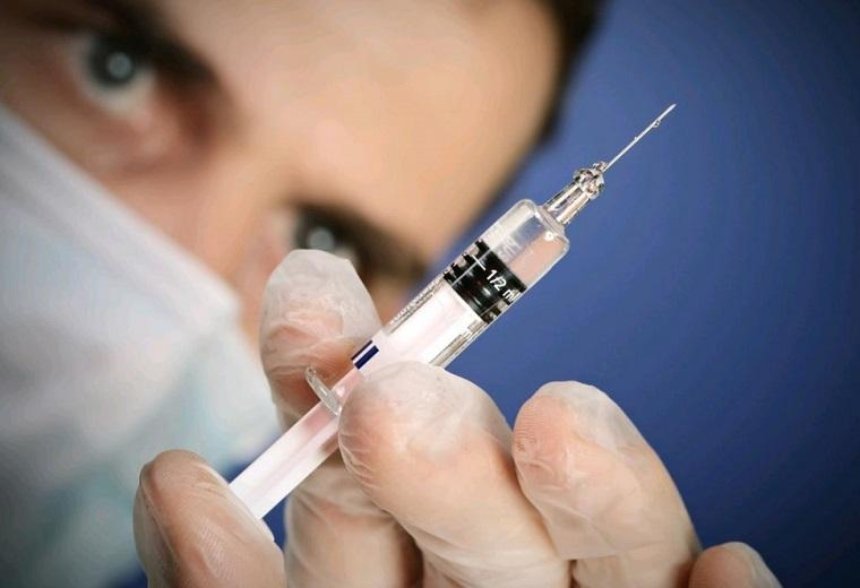 Киевляне массово делают прививки от опасной болезни 