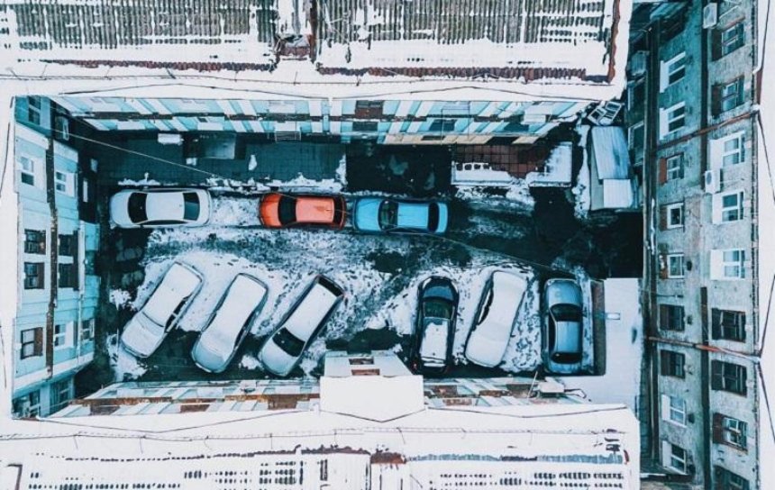 В Киеве попросили не парковаться на люках