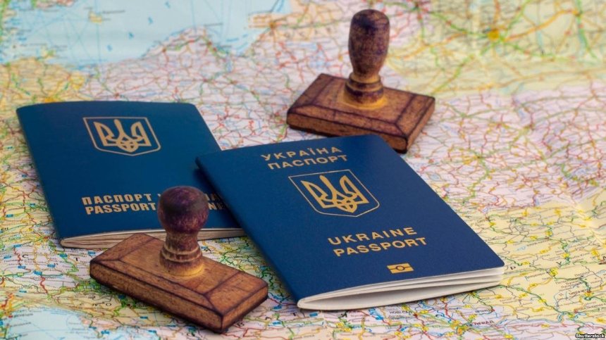 Украинский паспорт обогнал российский в престижном «безвизовом» рейтинге