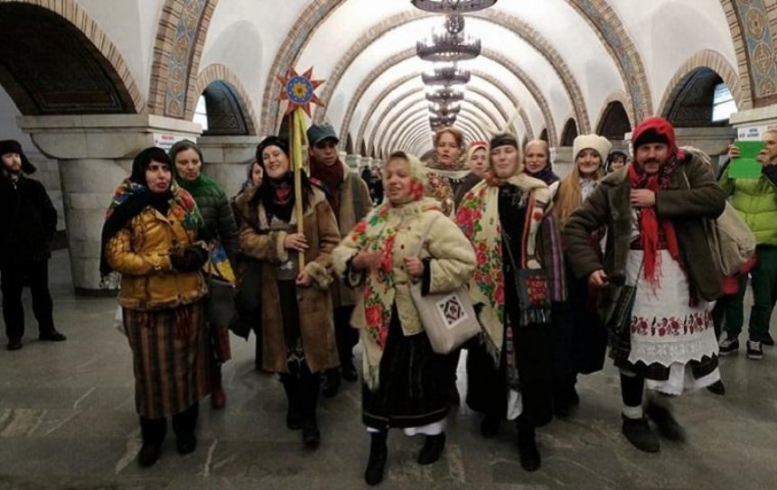 В метро пели щедрики на Меланку (фото)