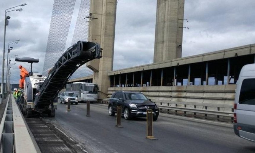 В столице на два дня ограничат движение по одному из мостов