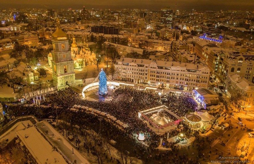 Праздники кончились: на Софийской площади закрывается новогодний городок