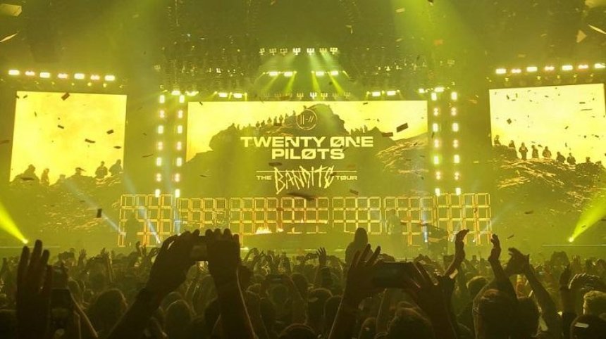 Twenty One Pilots «зажгли» Дворец спорта (фото, видео)