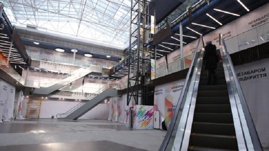 Торговый центр над метро «Героев Днепра» почти построили (фото)