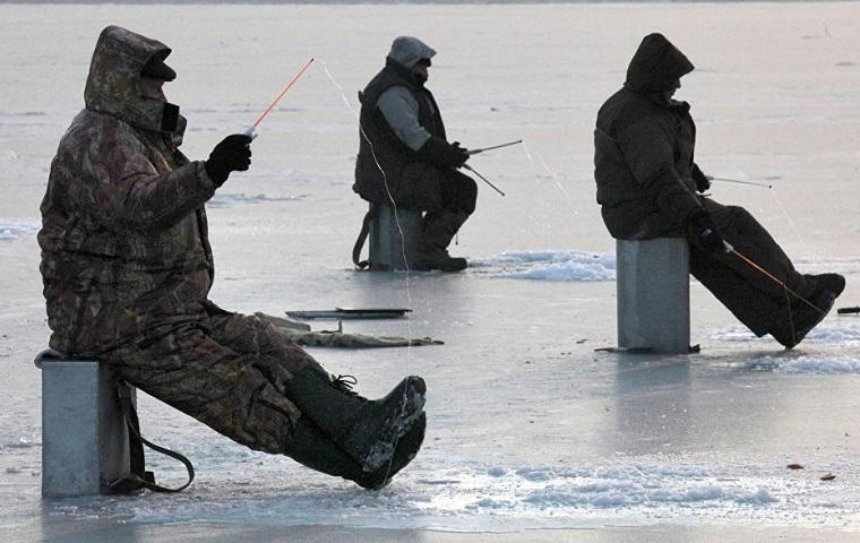 В Киеве на Днепре утонул рыбак