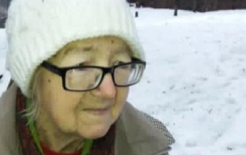 Помогите найти: в Киеве ищут родственников старушки с потерей памяти