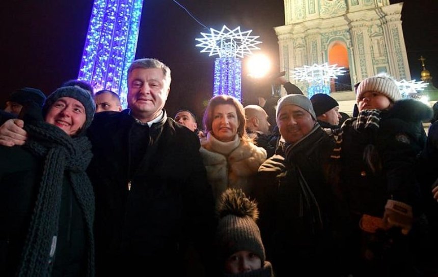 На Софийской площади Порошенко поздравил украинцев с Новым годом (фото, видео)