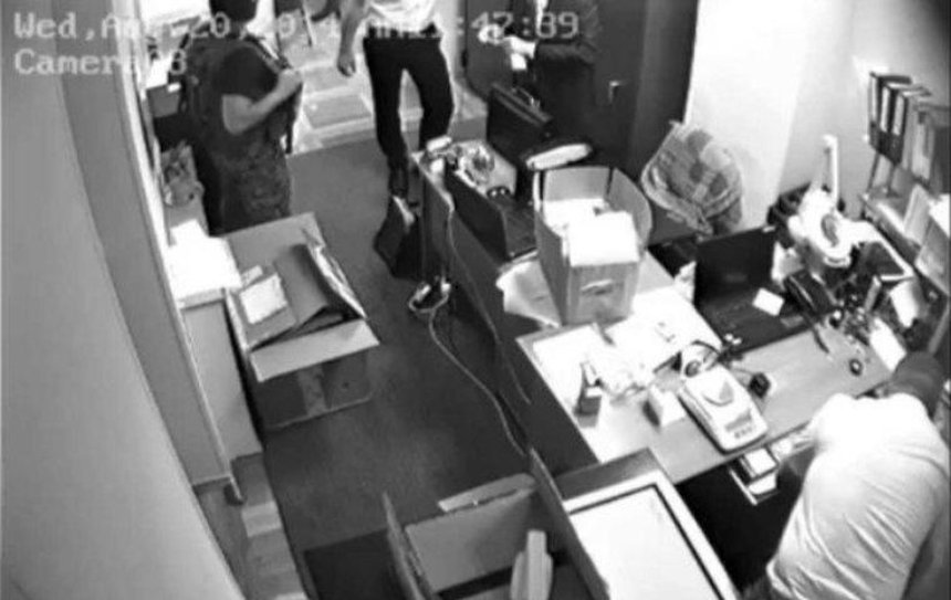 Ювелирный магазин отсудил у государства 25 млн за ограбление во время обыска