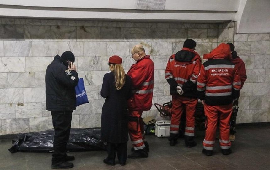 На станции столичного метро умер пенсионер (фото)