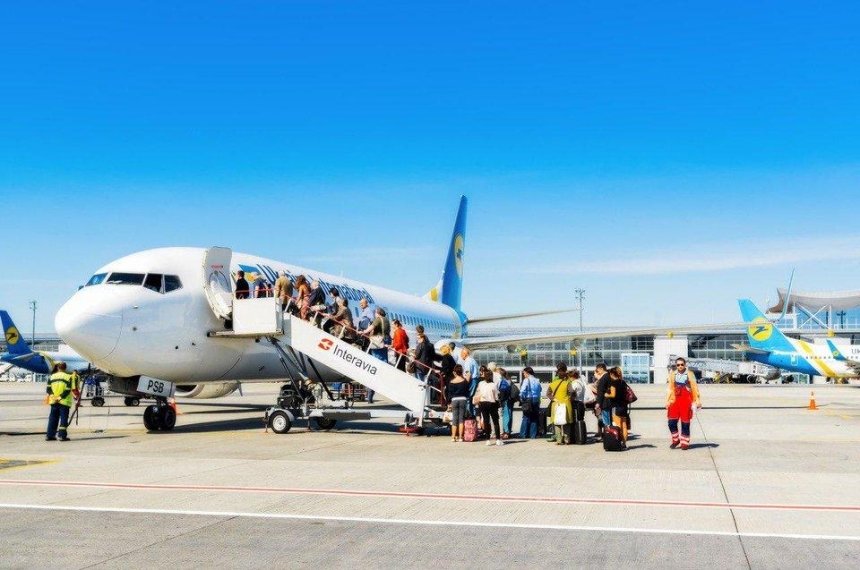 Сколько пассажиров воспользовались авиатранспортом в Украине в 2018 году
