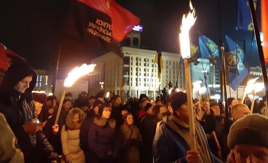 В столице прошло факельное шествие в честь Степана Бандеры (фото, видео)