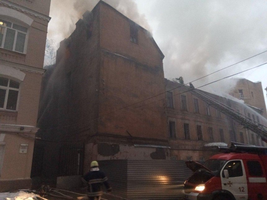 Пожар в центре Киева: активисты рассказали о возможной причине возгорания 