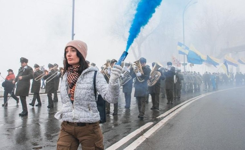 В столице маршем с военным оркестром почтили память Героев Крут (фото, видео)