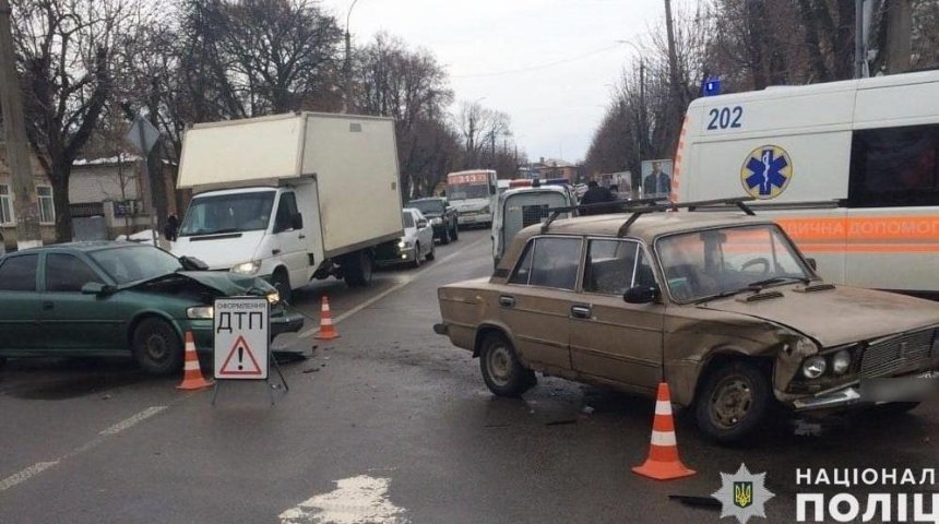 Под Киевом нетрезвый водитель спровоцировал ДТП, в котором пострадали дети (фото)