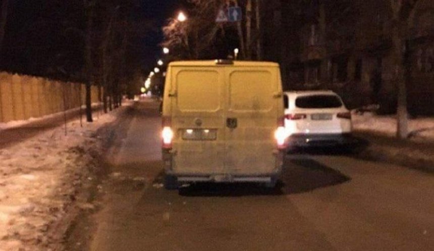 Сбил девушку на переходе: в Киеве ищут свидетелей ДТП