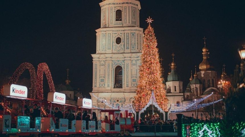 Праздничный городок на Софийской площади в Киеве закрывается