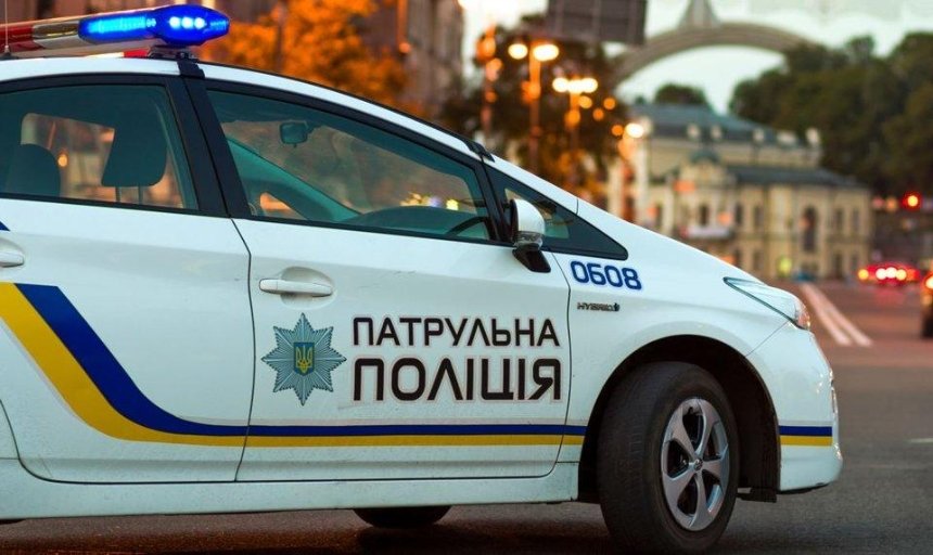 В Киеве полицейский патруль с мигалками сопровождал такси с рожающей женщиной